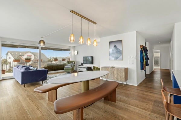 Moderner Eigentumsstandard mit See- und Bergsicht 3