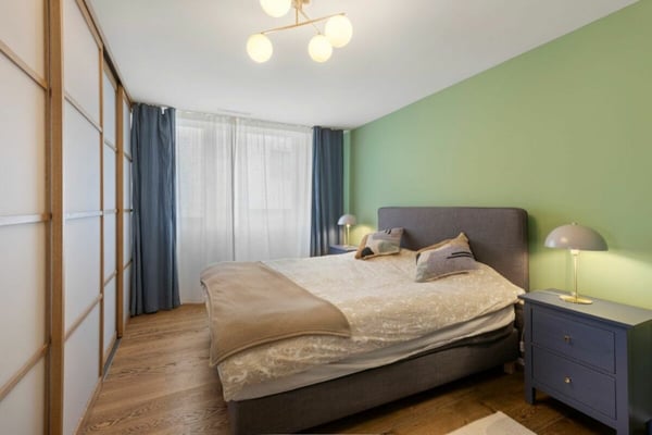 Moderner Eigentumsstandard mit See- und Bergsicht 12