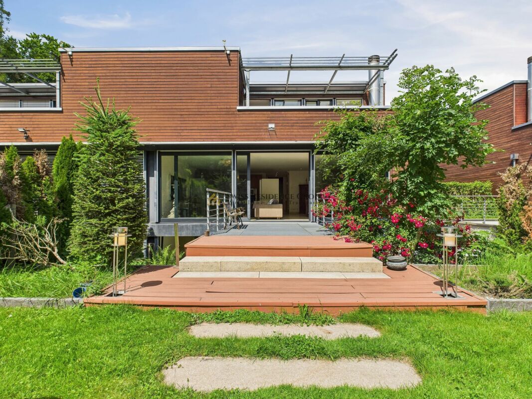 Traumhaftes Doppelfamilienhaus: Luxus, Natur und Exklusivität auf höchstem Niveau