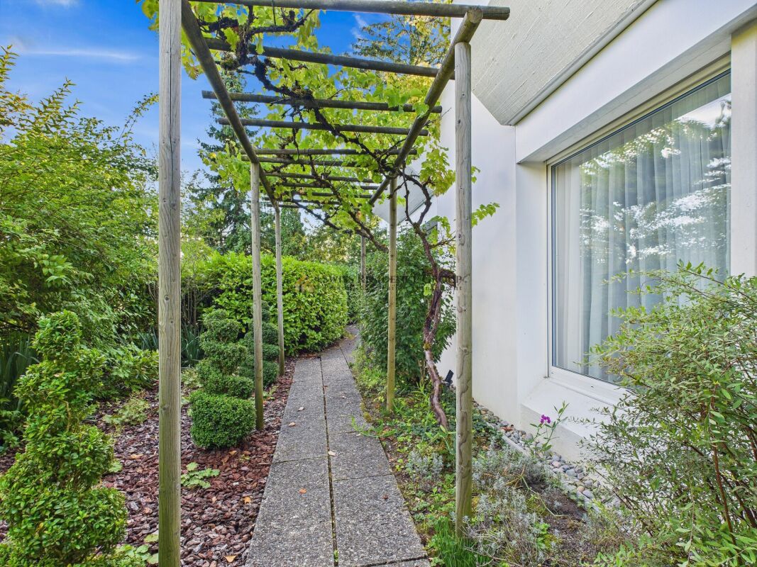 Hochwertiger Ausbaustandard mit traumhaftem Garten an Südhanglage