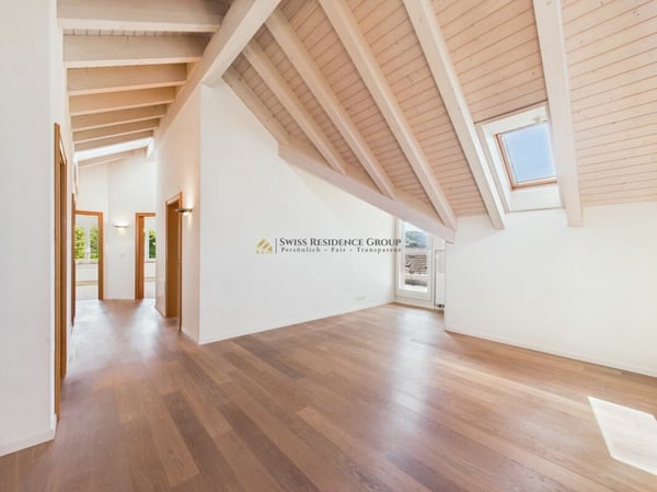 Mehr Raum für Entfaltung: Stilvolle 5.5 Zimmer voller Licht, Eleganz und Ruhe 4