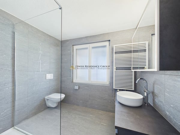 Exklusive 5.5-Zimmer-Terrassenwohnung mit See- und Bergsicht in Küssnacht 12