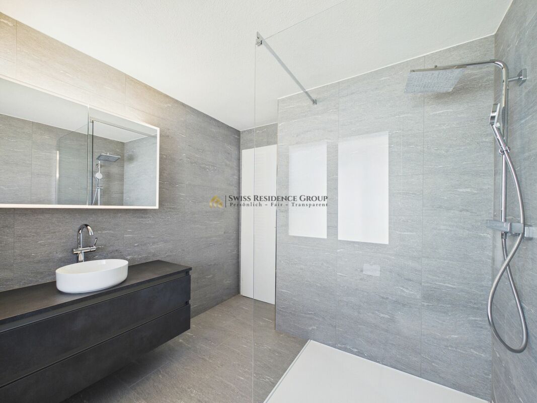 Exklusive 5.5-Zimmer-Terrassenwohnung mit See- und Bergsicht in Küssnacht