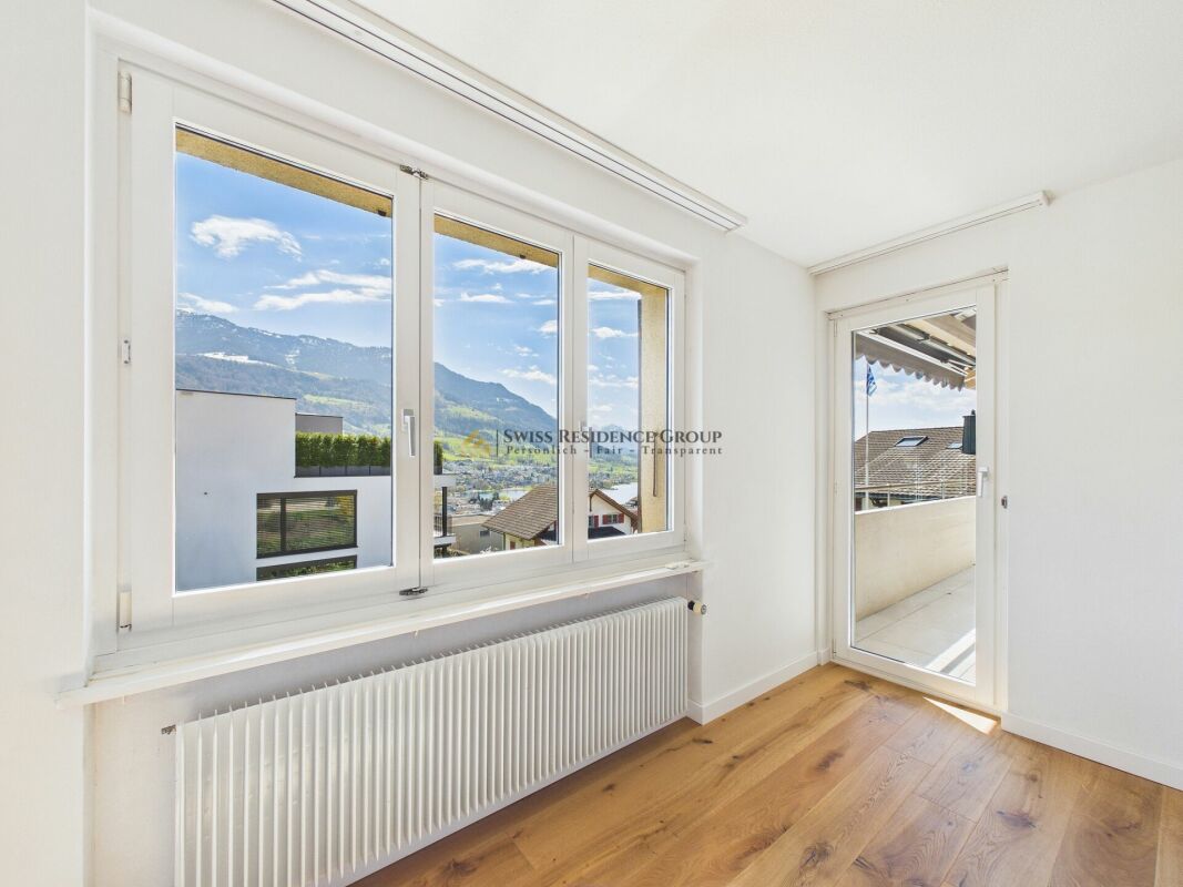 Exklusive 5.5-Zimmer-Terrassenwohnung mit See- und Bergsicht in Küssnacht