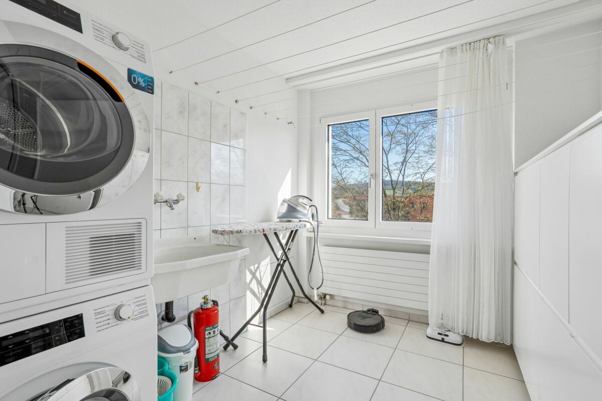 Grosszügige 170 m² Wohnung mit Wintergarten, Cheminee und viel Wohnkomfort