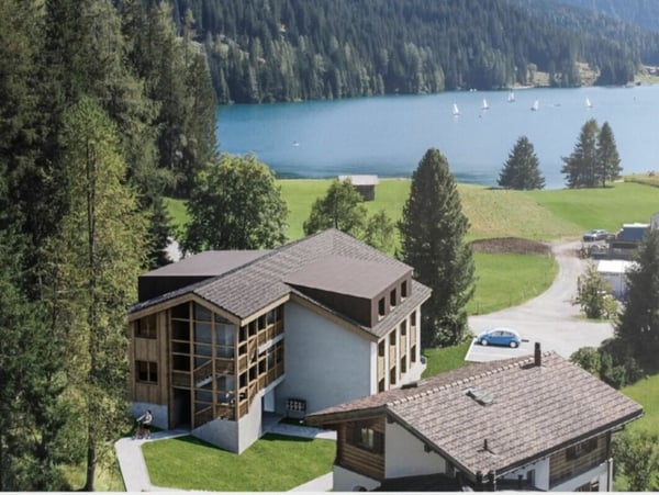 Traumhafter Erstbezug in Davos mit Berg- und Seesicht - Jetzt noch mitgestalten! 1