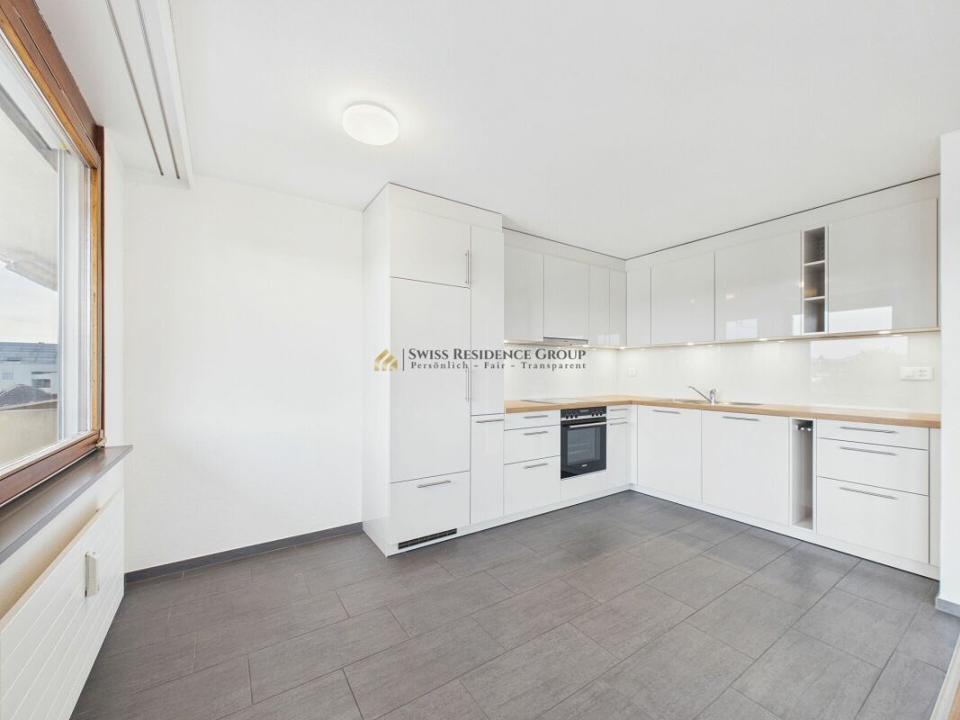 Lichtdurchflutete 4.5-Zimmer-Wohnung mit neuer Küche und schöner Aussicht