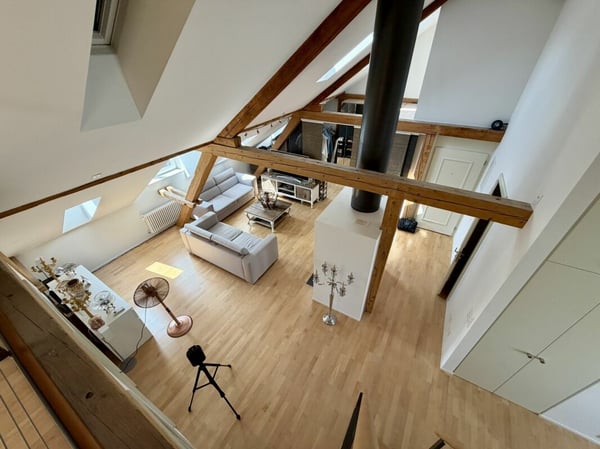 Exklusives Wohnen mit Galerie, Cheminée und Zürichsee in Gehdistanz 8