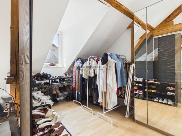 Exklusives Wohnen mit Galerie, Cheminée und Zürichsee in Gehdistanz 11