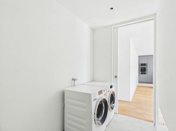 Modernes 5.5-Zimmer Zuhause mit Terrasse, Garten und Kühlung 6