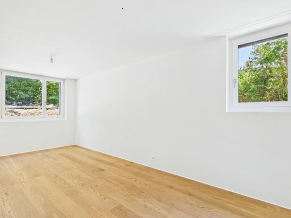 Modernes 5.5-Zimmer Zuhause mit Terrasse, Garten und Kühlung 9
