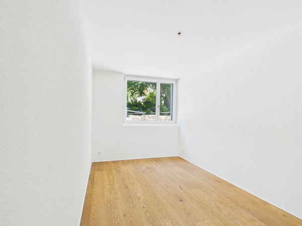 Modernes 5.5-Zimmer Zuhause mit Terrasse, Garten und Kühlung 8