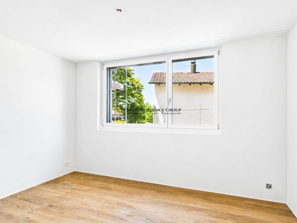 Modernes 5.5-Zimmer Zuhause mit Terrasse, Garten und Kühlung 7