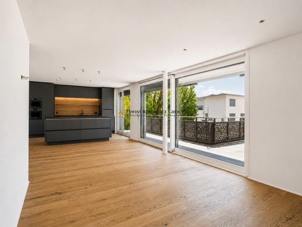 Modernes 5.5-Zimmer Zuhause mit Terrasse, Garten und Kühlung 3