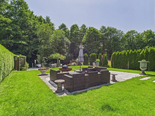 Traumhaftes Doppelfamilienhaus: Luxus, Natur und Exklusivität auf höchstem Niveau 4