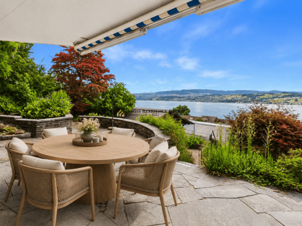 Einfamilienhaus mit grossen Garten und herrlichem Seeblick 2