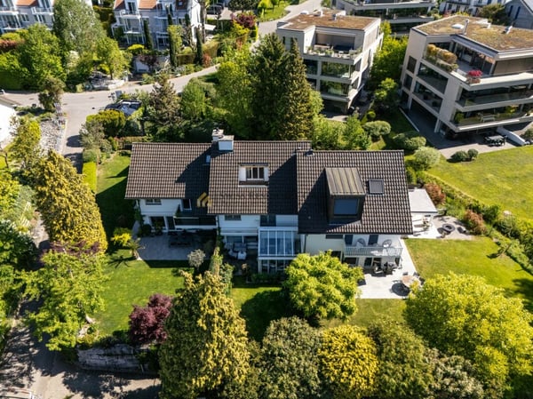 Sonniger Wohntraum an der Goldküste - grosszügiges 5.5-Zimmer-Reihenhaus am Waldrand 2
