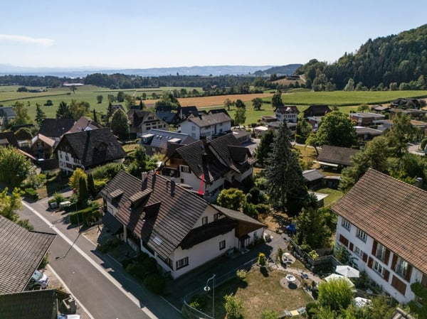 Ein Zuhause mit Charakter - Viel Platz, eigener Garten und grosses Potenzial 1