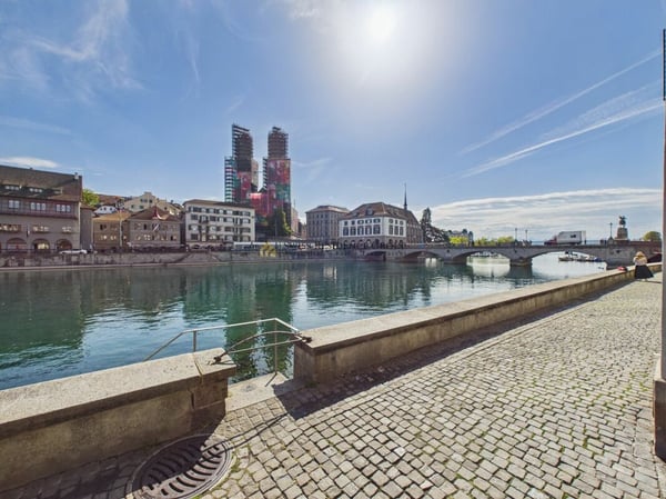 Exklusive 2.5-Zimmer-Wohnung mit Grossmünster- & Limmatblick 16