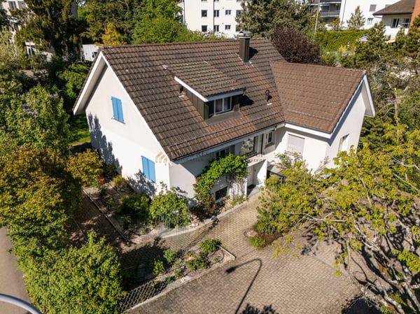 Exklusives 6.5-Zimmer-Einfamilienhaus mit grosszügigem Garten