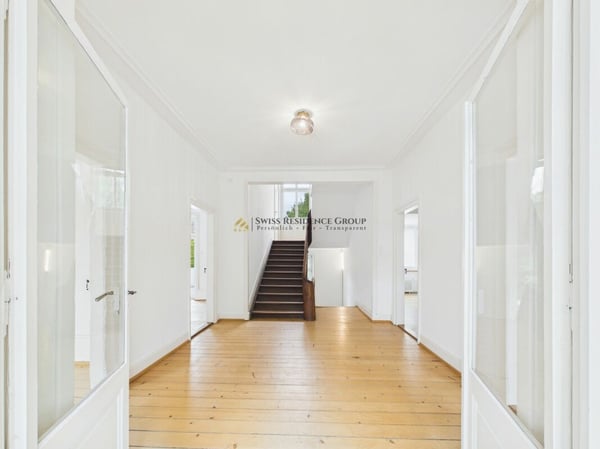 9.5-Zimmer-Villa - Grosszügigkeit, Vielseitigkeit und Raum 2