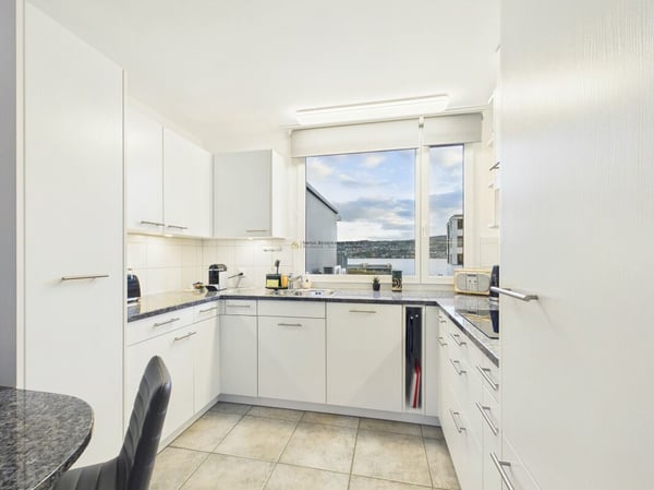 Exklusive Attika Wohnung mit Seesicht an bester Lage 5