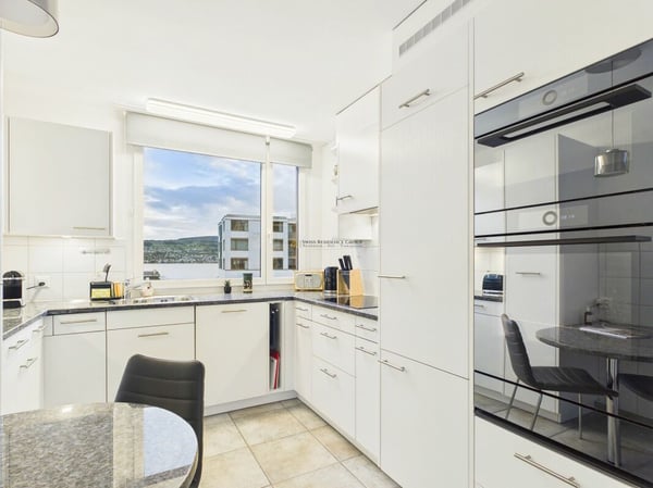 Exklusive Attika Wohnung mit Seesicht an bester Lage 6