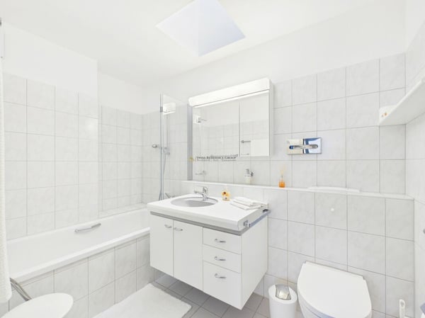 Exklusive Attika Wohnung mit Seesicht an bester Lage 12