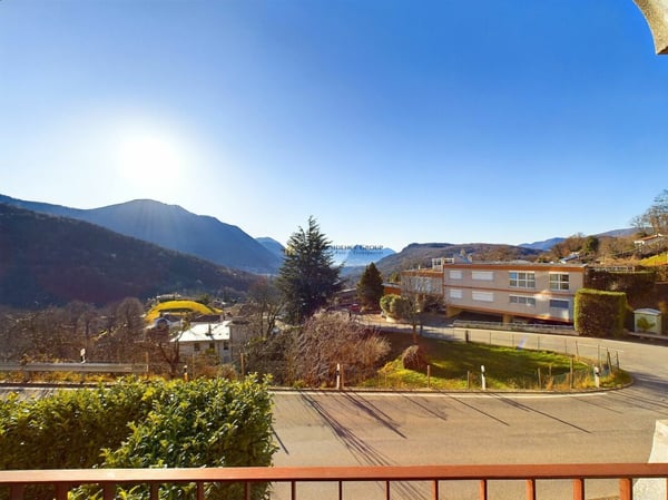 Mediterranes Wohnen mit Seeblick in Lopagno