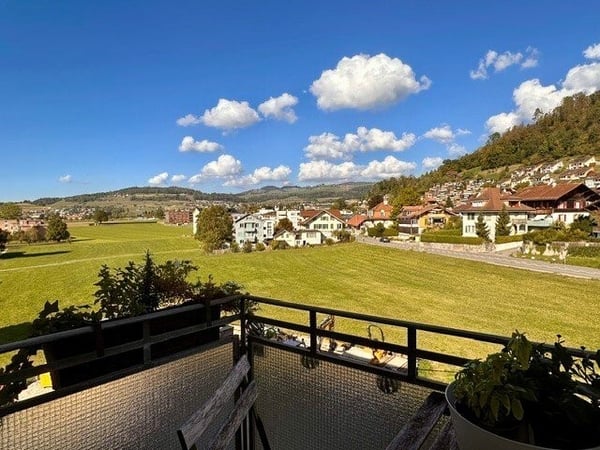 Grosszügige Familienwohnung mit Sicht aufs Schloss Thun zu vermieten 11