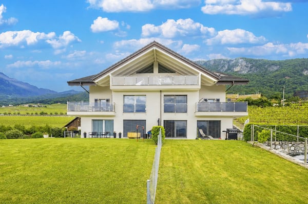 MAGNIFIQUE OPPORTUNITÉ - IMMEUBLE AVEC RENDEMENT INTÉRESSANT ! 1