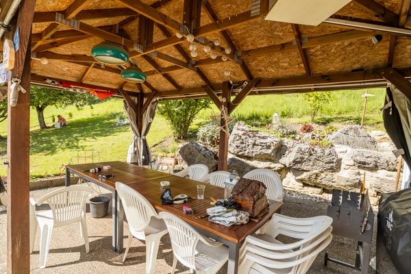 Parcelle de 2'446 m2, maison locative et bâtiments artisanaux 5