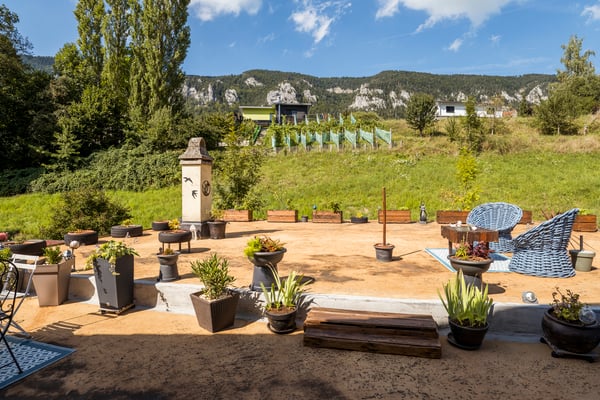 Parcelle de 2'446 m2, maison locative et bâtiments artisanaux 3