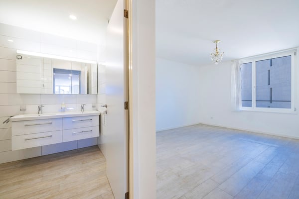 Vue lac, appartement 7.5 pièces remis à neuf et prix repositionné 5