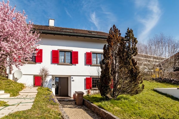 Situation prisée pour cette grande villa de 6.5 pces 11