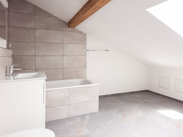 Grande villa entièrement rénovée de 7.5 pces 9