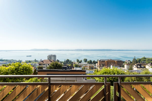 Vue imprenable sur le lac et les Alpes pour cette villa de 7.5 pièces 1