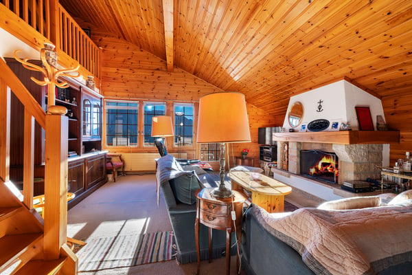 Charmant appartement style chalet avec cheminée au centre du village ! 5