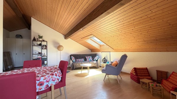 Appartement 2.5P au dernier étage avec balcon et garage 4