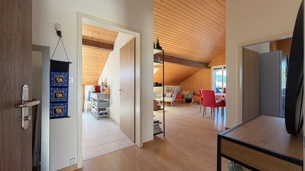 Appartement 2.5P au dernier étage avec balcon et garage 3
