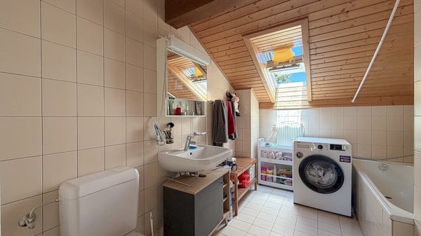 Appartement 2.5P au dernier étage avec balcon et garage 10