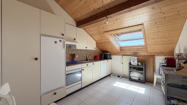 Appartement 2.5P au dernier étage avec balcon et garage 8