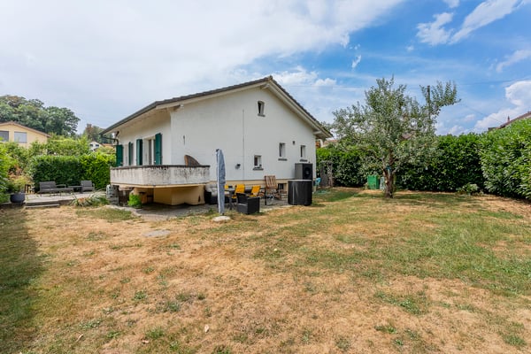 MAISON INDIVIDUELLE AVEC GARAGE BOX ET COUVERT A VOITURE 2