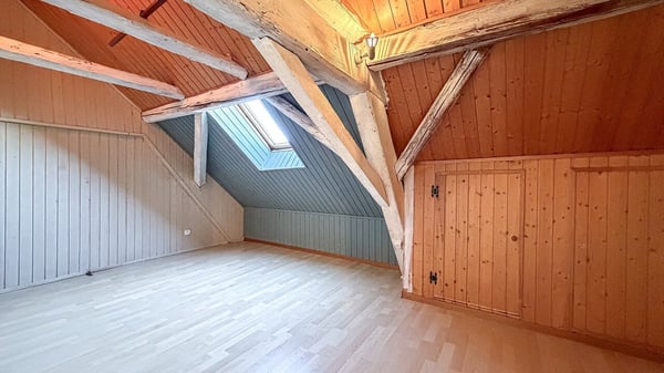 MAISON AVEC 2 LOGEMENTS, GARAGE ET 3 PLACES DE PARC 10