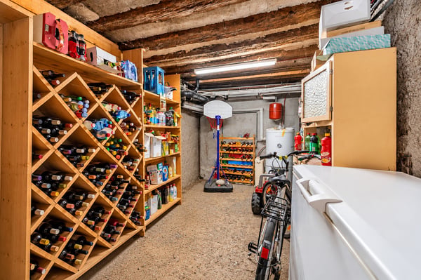 Maison villageoise avec grange et jardin à Bex 13
