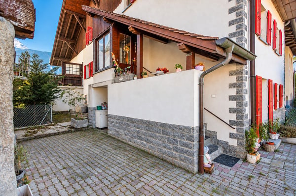 Maison villageoise avec grange et jardin à Bex 12