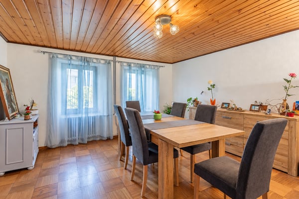 Maison villageoise avec grange et jardin à Bex 3