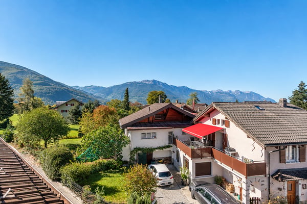 Maison villageoise avec grange et jardin à Bex 11