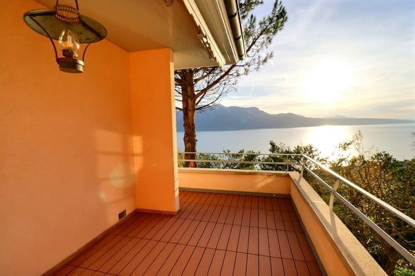 Spacieuse villa bénéficiant d'une vue imprenable sur le lac 7