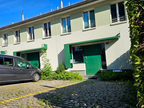 Aussen-Parkplatz an zentraler Lage zu vermieten 2